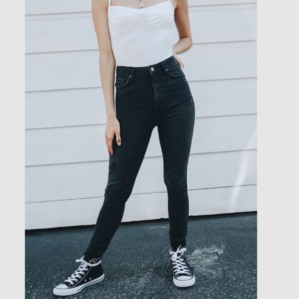 Black distressed skinny jeans